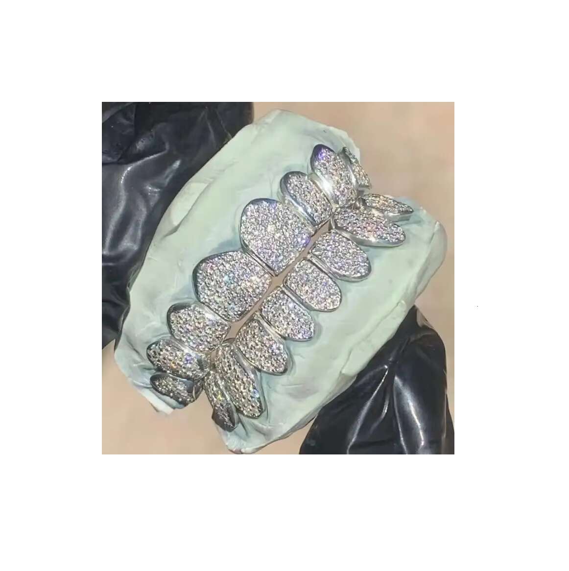 Hip Hop Iced Out Grillz 14kt White Gold VVS Clarity Moissanite Diamond Teeth Decoration High Quality Wholesale Diamond Seller