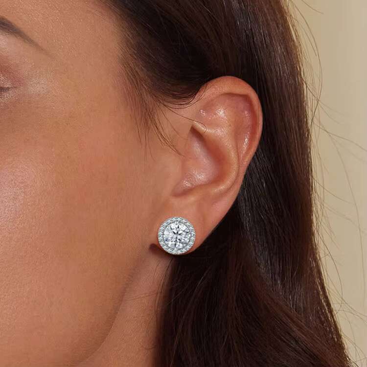 Popular 925 Sterling Silver 1ct Moissanite Diamond Classic Four Claw Threaded Male and Female Stud Earrings