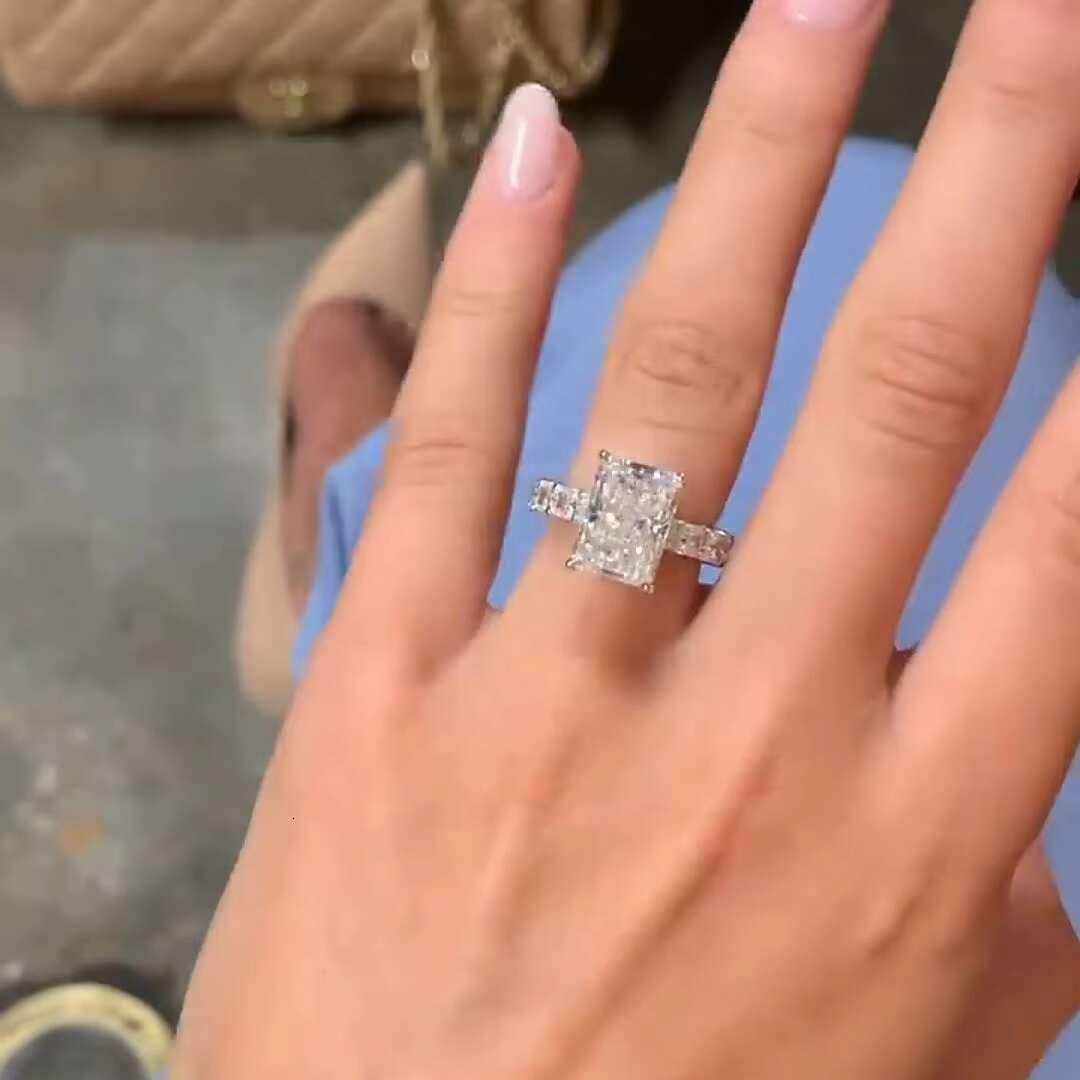 Jovovasmile 4.6 Carats 11*8MM Crushed Ice Hybrid Radiant Cut 18K Yellow Gold Moissanite Engagement Ring for Woman Dropshipping