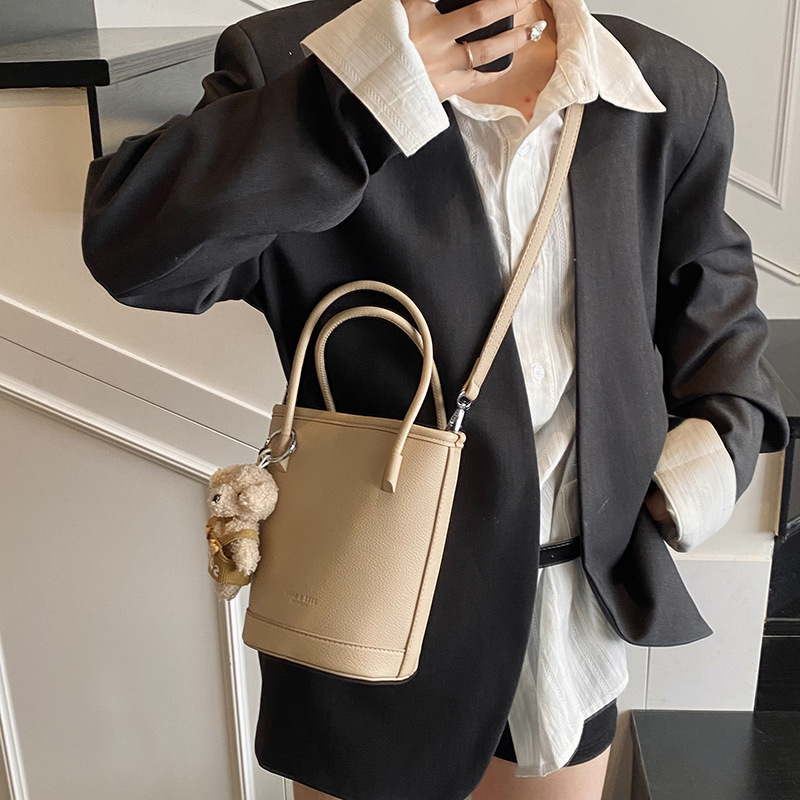 designer Korean Style INS Handheld Bucket Bag for Women 2025 New Niche Design Commuter Bag Casual Versatile Crossbody Bag