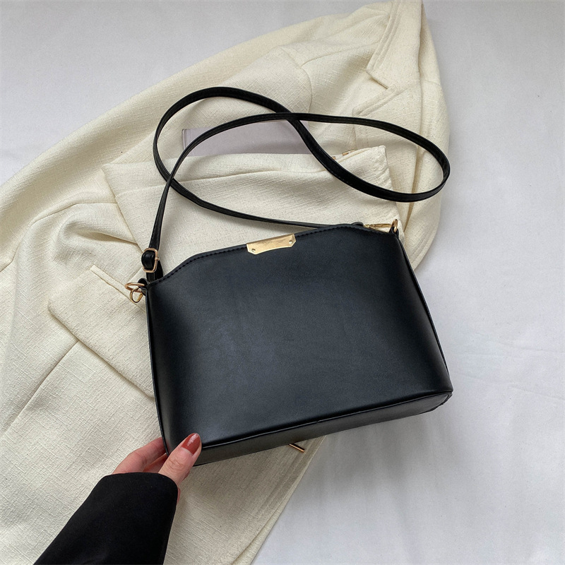 Retro and minimalist women's small bag, new fashionable large capacity shoulder width crossbody bag, designer women's shoulder bag
