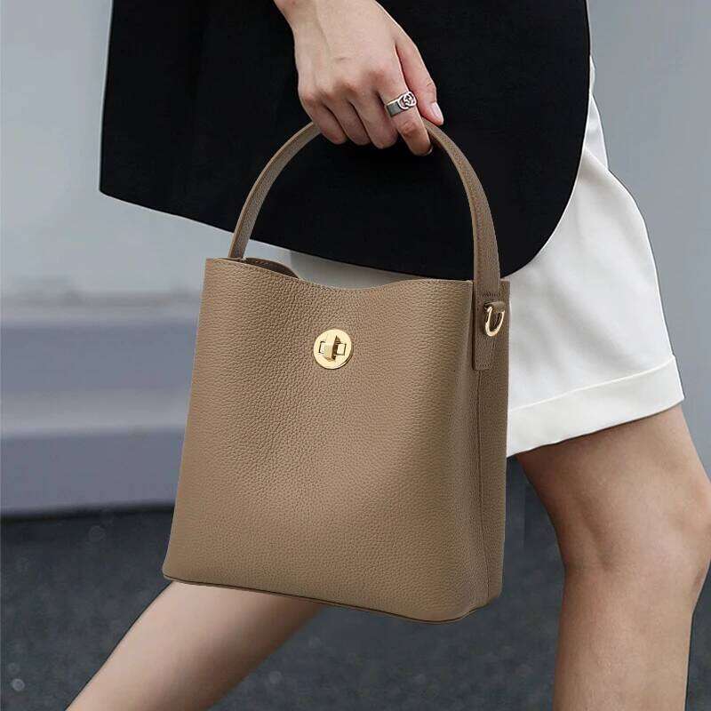 Designer Bag Elegant Retro Hand Carried Water Bucket Top Layer Cowhide Multi Layered Strap Lock Tote Single Shoulder Cross Body