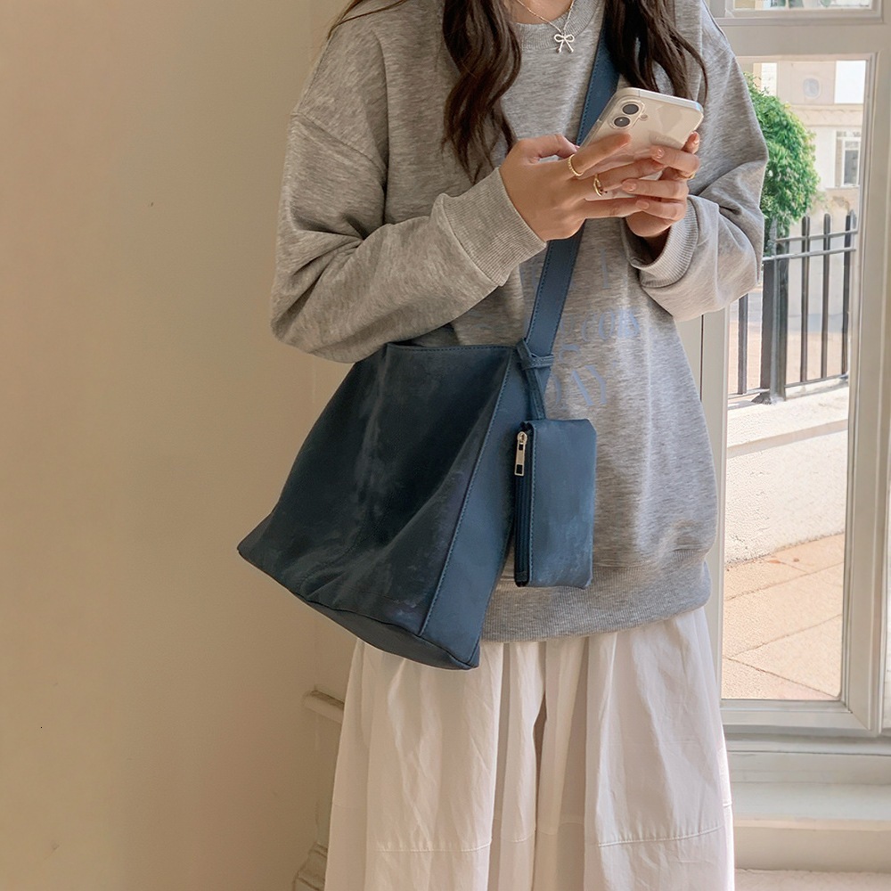 designer 2025 Crossbody Bag Spring Energetic Girl Simple Casual Soft Shoulder Bag Large Capacity Women's Bag Single Shoulder Tote Bag