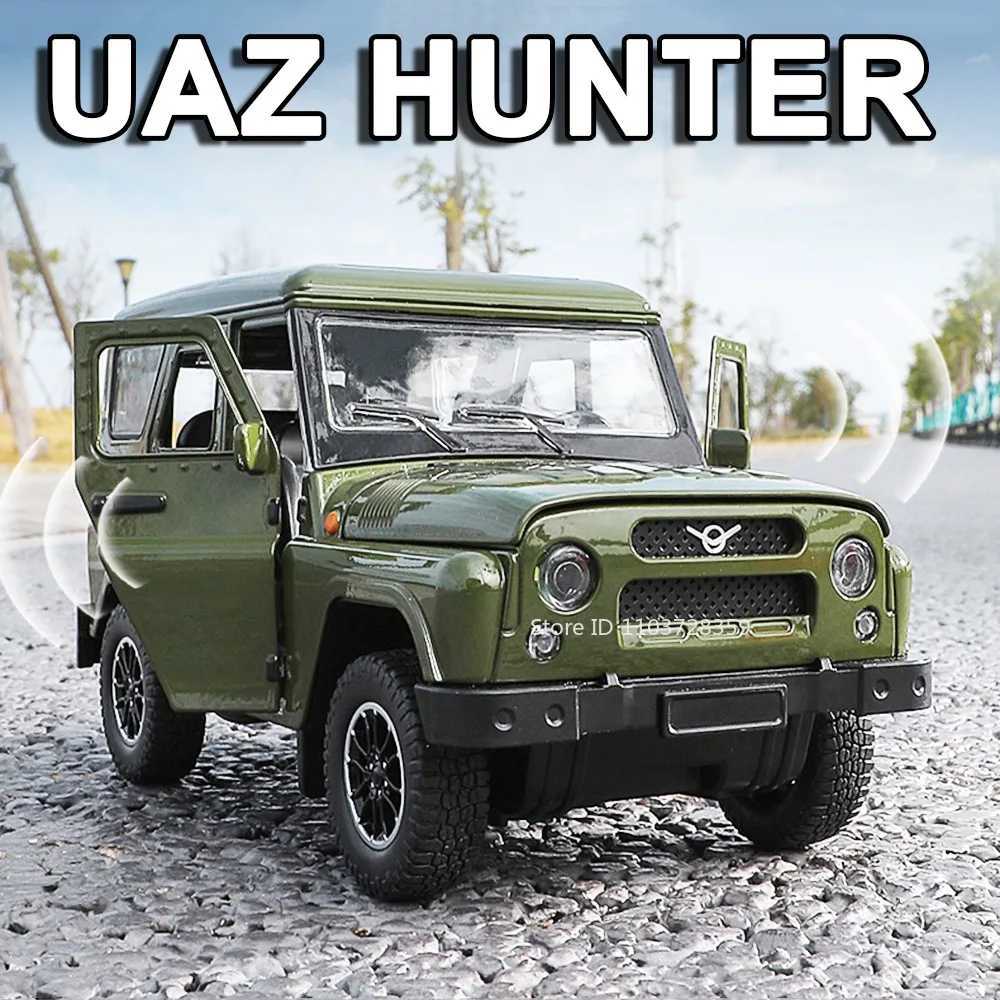 1 18 Russia UAZ Hunter Toy Model Off-road Vehicles Alloy Diecast RV Car Models Doors Opened Sound Light Pull Back for Kids Gifts Free shipping