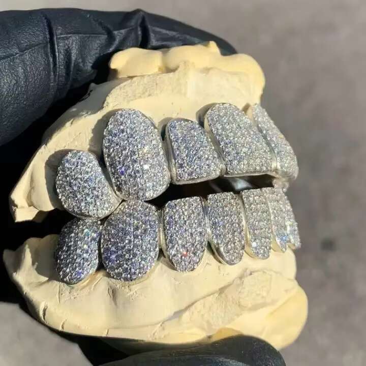 Customize Rapper Iced Out Fangs Teeth Grillz 925 Sterling Silver Iced Out Moissanite Grillz Diamond Grillz Teeth for Men