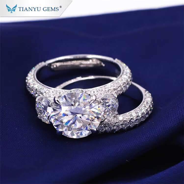 New Arrival Customized THREE Stone Moissanite White Gold Ring for Wedding Bands Engagement Ring One Set
