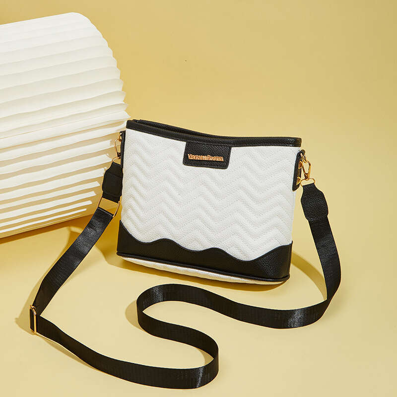 Wave Pattern Bucket Ladies Small Style Large Capacity Women's Shoulder Bag 2025 Elegant Versatile New Trendy Fashion Ins