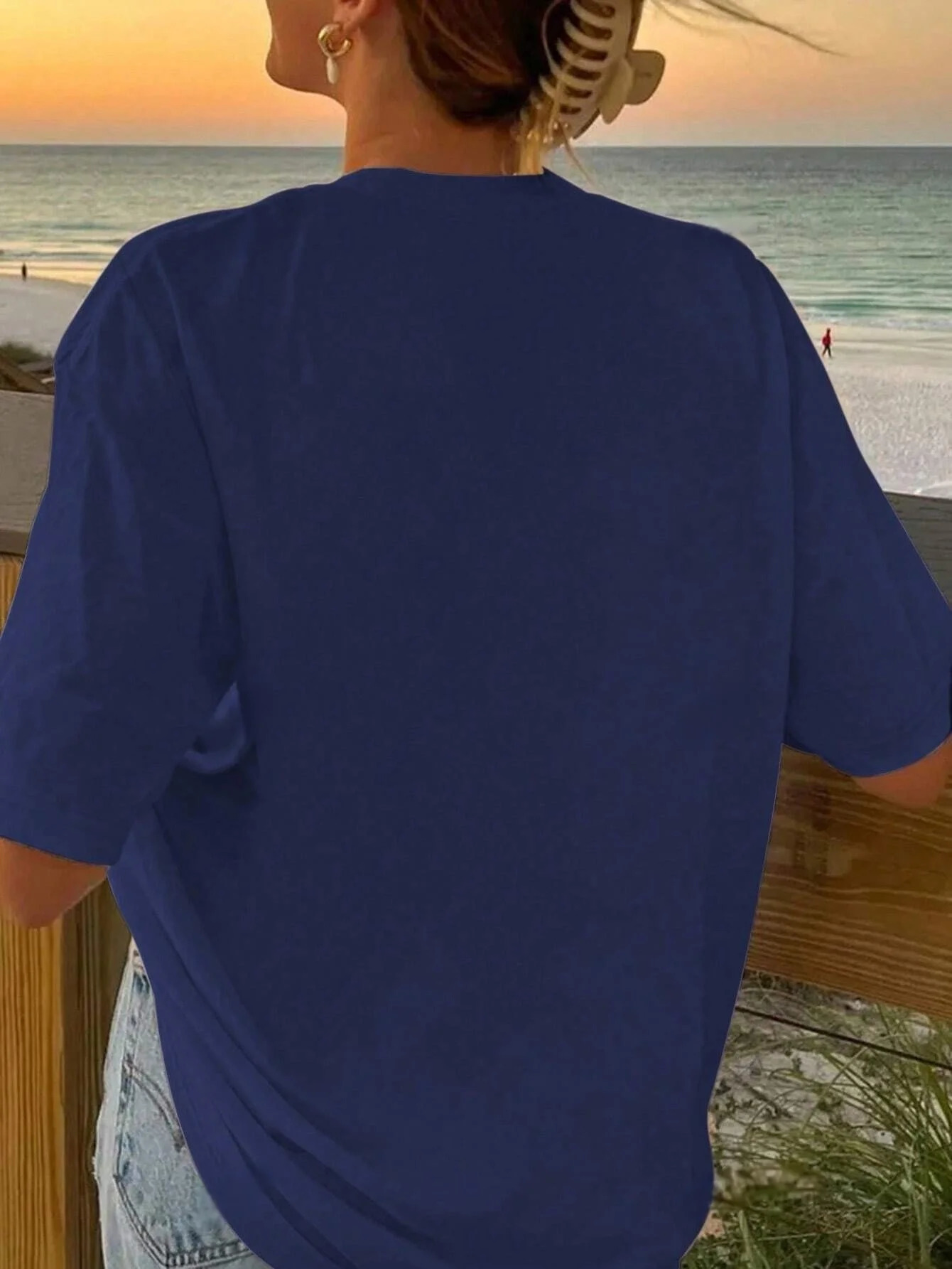 Dachshund and letter print short-sleeved T-shirt Casual and versatile style Suitable for summer daily wear and going out 250529