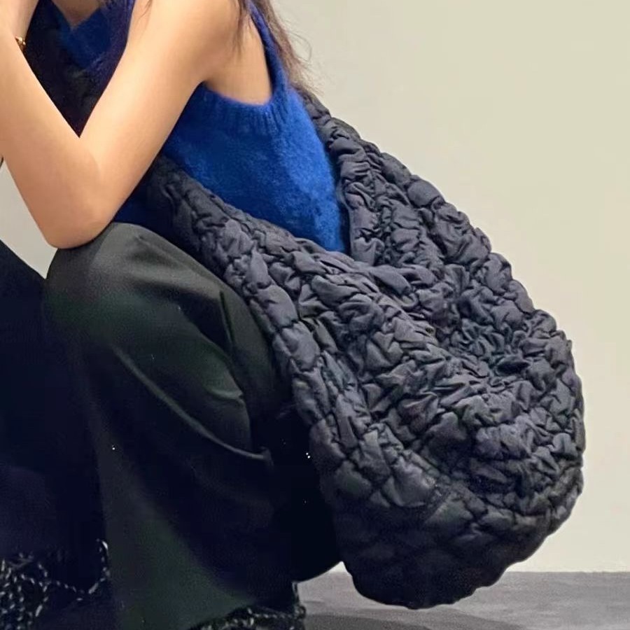 designer Korean Style New Bag for Women Cloud Bag Pleated Large Bag Versatile Bubble Large Capacity Bag Dumpling Bag Commuter Crossbody