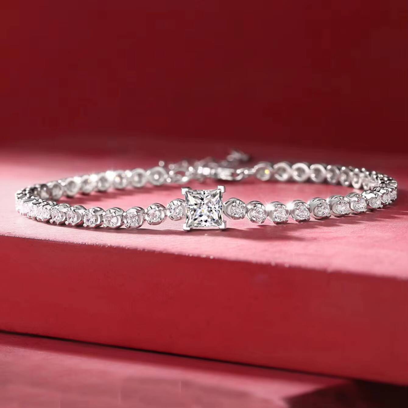 Round Brilliant Cut Moissanite Tennis Bracelet, Suitable for Women's Sier Wedding and Party Jewelry Elegant Bangle