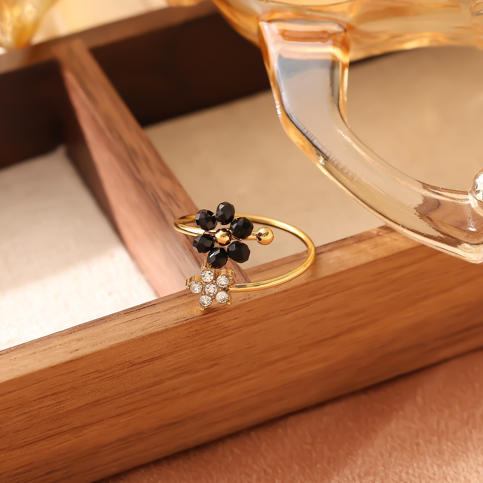 Fashion Stainless Natural Stone Flower Zircon Design Light Luxury High-end Non-fading Open Titanium Steel Ring