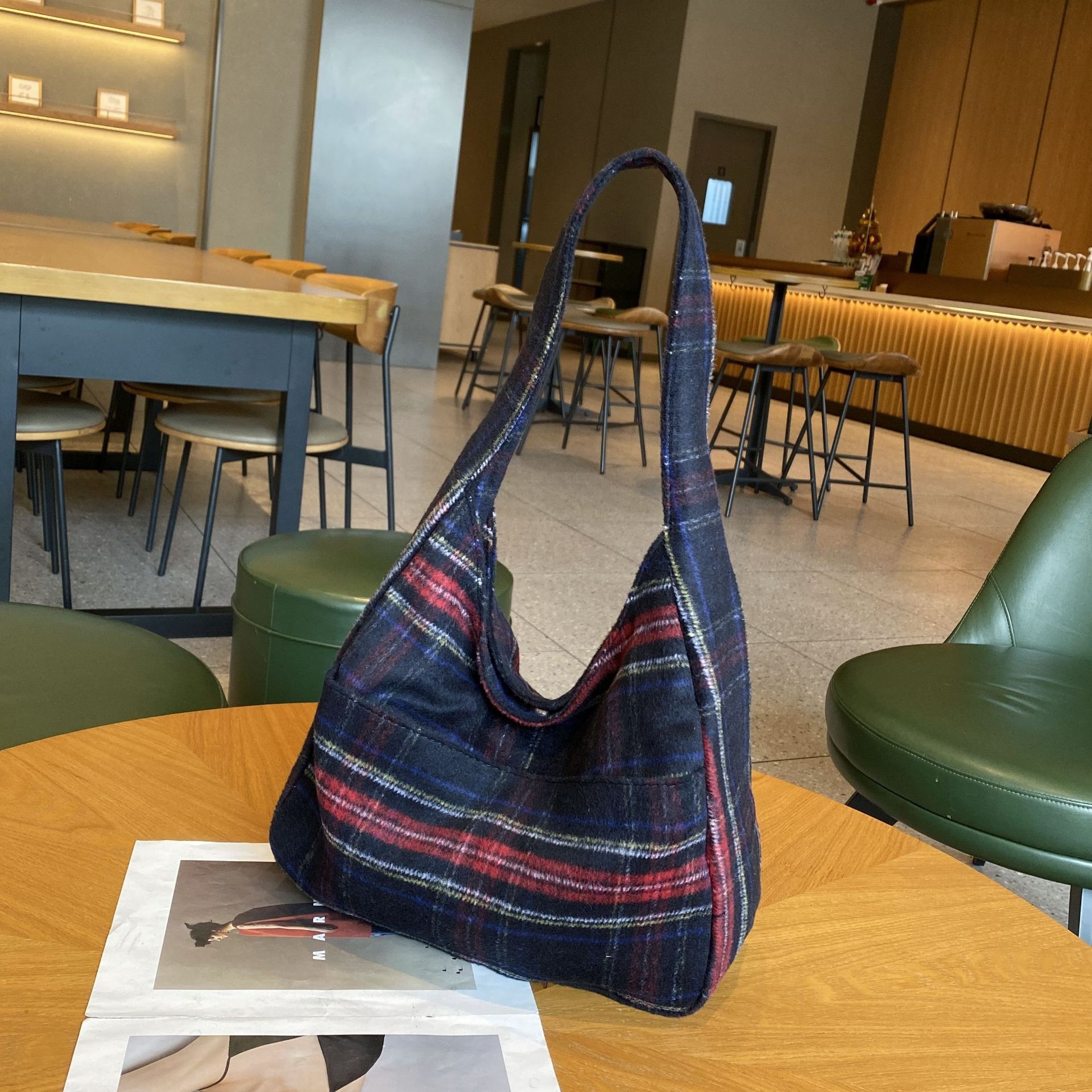 designer Versatile Ins Style Crossbody Bag for Women 2025 New Trend Retro Wool Plaid Tote Bag College Style Large Capacity Bag