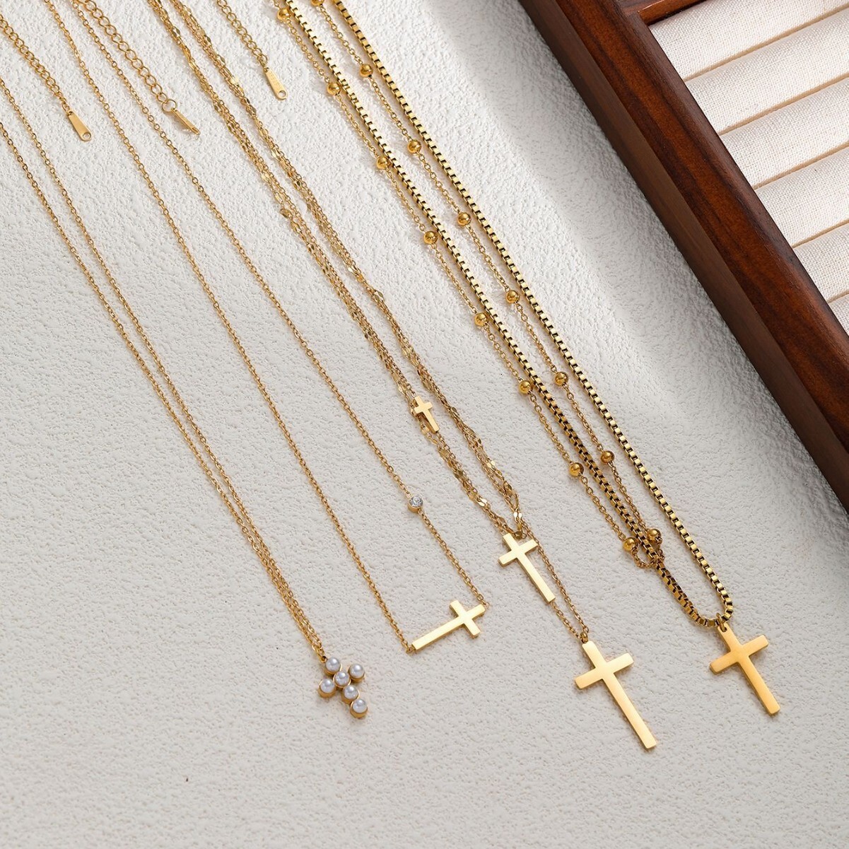 Design Sense Internet Celebrity Minimalist Style High-end Collarbone Chain Trend Titanium Steel Non-fading Three-layer Cross Necklace for Women