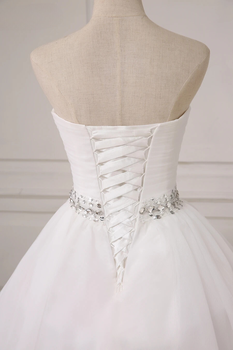 Chic Tulle Off-The-Shoulder Ball Wedding Dresses with Floral Lace Applique A-line Beading Belt Bridal Gowns