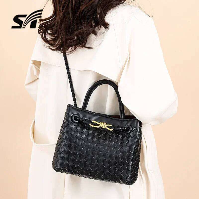 Niche Leather BagShoulder MessengerBag Popular Hand-woven Women's Bag FashionVersatileTemperament Handbag Purses and Handbags