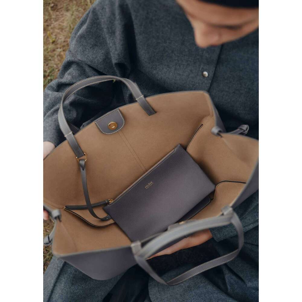 Designer Bags 2025 Elegant Classic Style Large Capacity Wing Crossbody Handbag Retro European American Niche Bucket Armpit Tote Bag Fashion Luxury Bag
