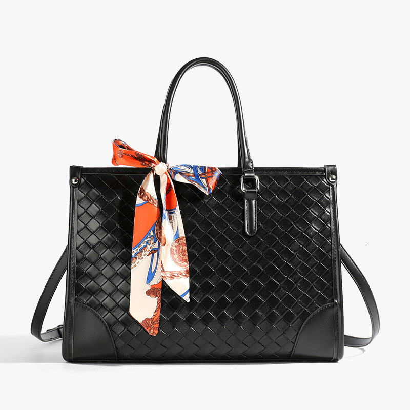 Free Shipping Designer Bag This Years Popular Trend Is Simple And Versatile Large Capacity For Womens 2025 New Shoulder Bags High-end Tote Bags