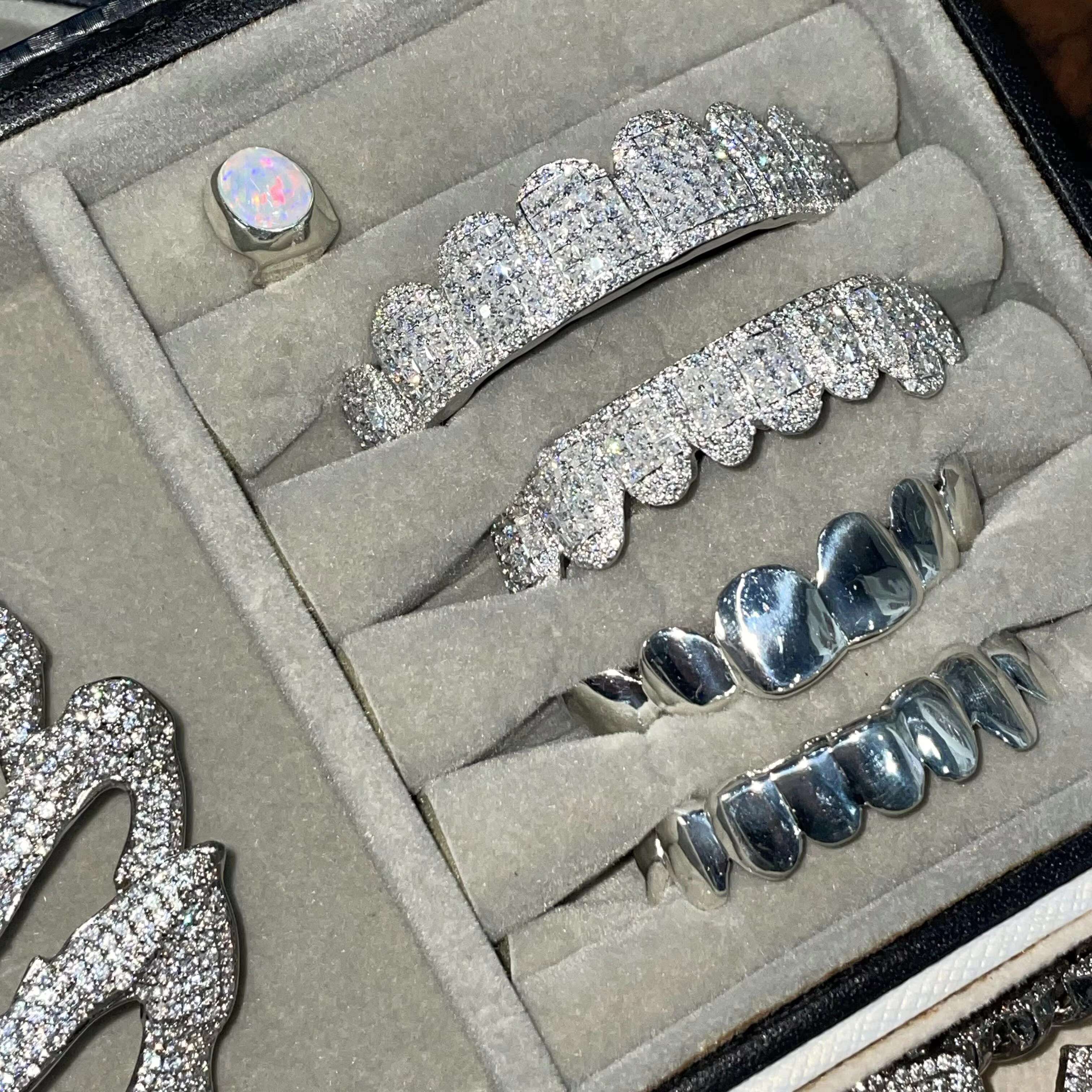 Custom Made Silver Grills Mixed Round Cut Princess Cut VVS Moissanite Prong Set Diamonds Gold Dental Perm Cut Teeth Grillz