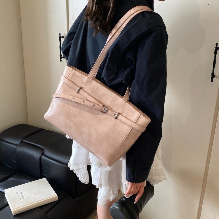 Korean style niche commuting multifunctional handbag retro fashion women fashion s fashion large capacity shoulder bag designer women s crossbody bag