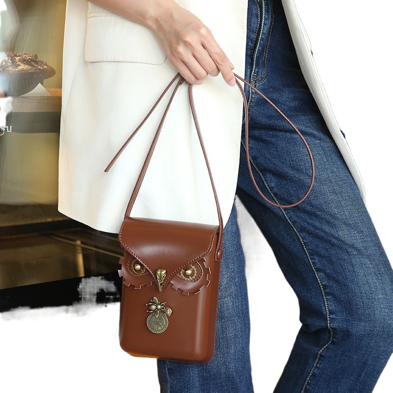 designer Manufacturer New Model Phone Bag for Women Retro Cute Owl and Bee Pendant Saddle Bag Shell Crossbody Small Bag