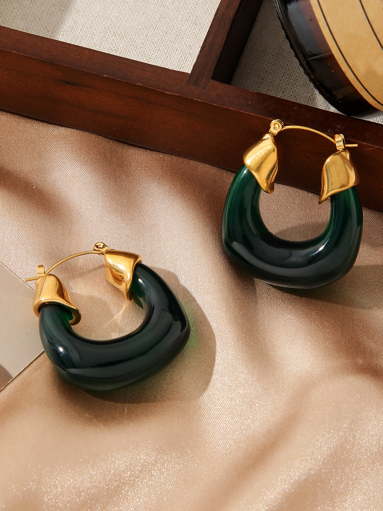 Hot-Selling Round Hollow for Women Gold-Plated Oil-Drip Acrylic High-End Earrings