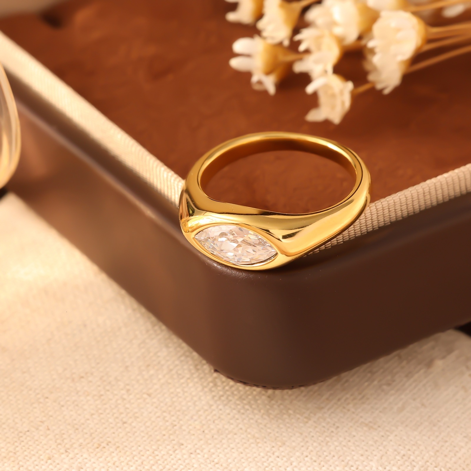 Cold Internet Celebrity Same Style Jewelry for Women Stainless Steel Electroplated Gold Color Zircon Round Ring