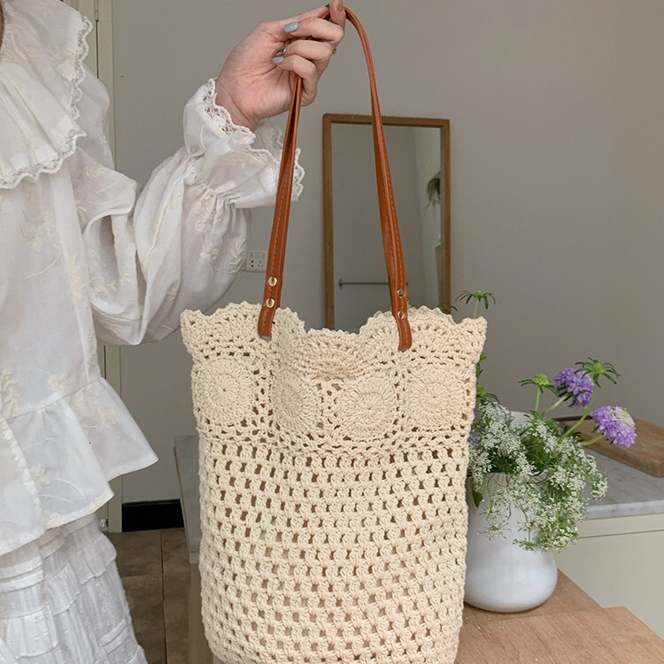 designer Casual Vacation Beach Large Capacity Tote Bag Stylish Versatile Woven Hollow Out Trendy Shoulder Bag Tote Bag Large Bag