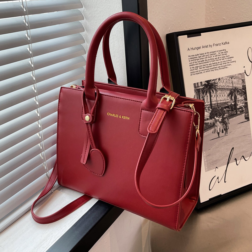 designer Wedding Bag Feel Crossbody Small Bag Women's Bag 2024 New Bridesmaid Bag Handheld Small Bag Red Wedding Bride Bag