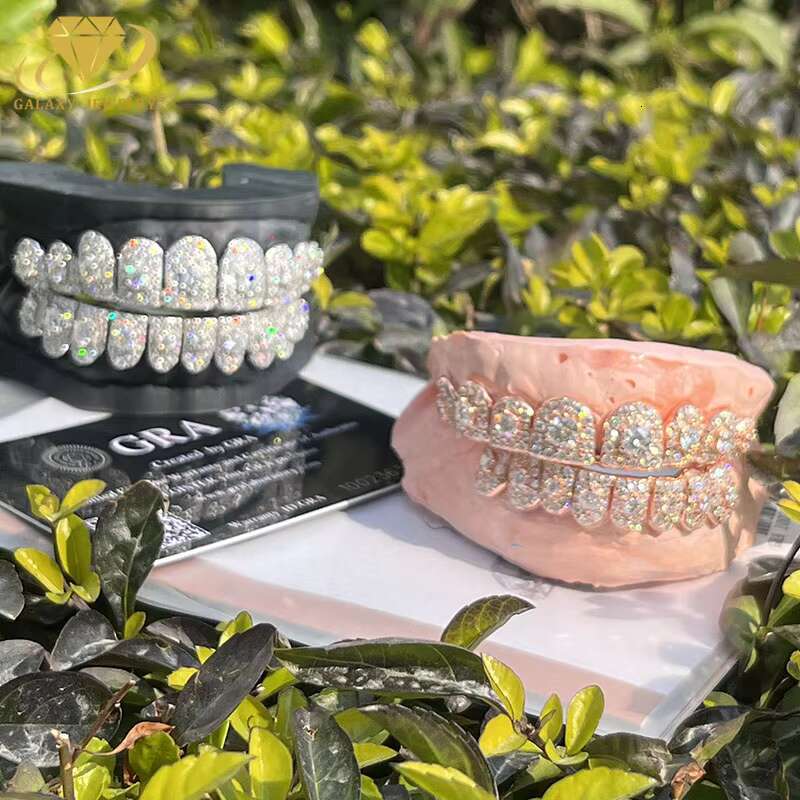Custom Luxury Jewelry Teeth Top Dowm Round Cut Diamond 925 Sliver Fully Iced Out Vvs Moissanite Grillz for Mens