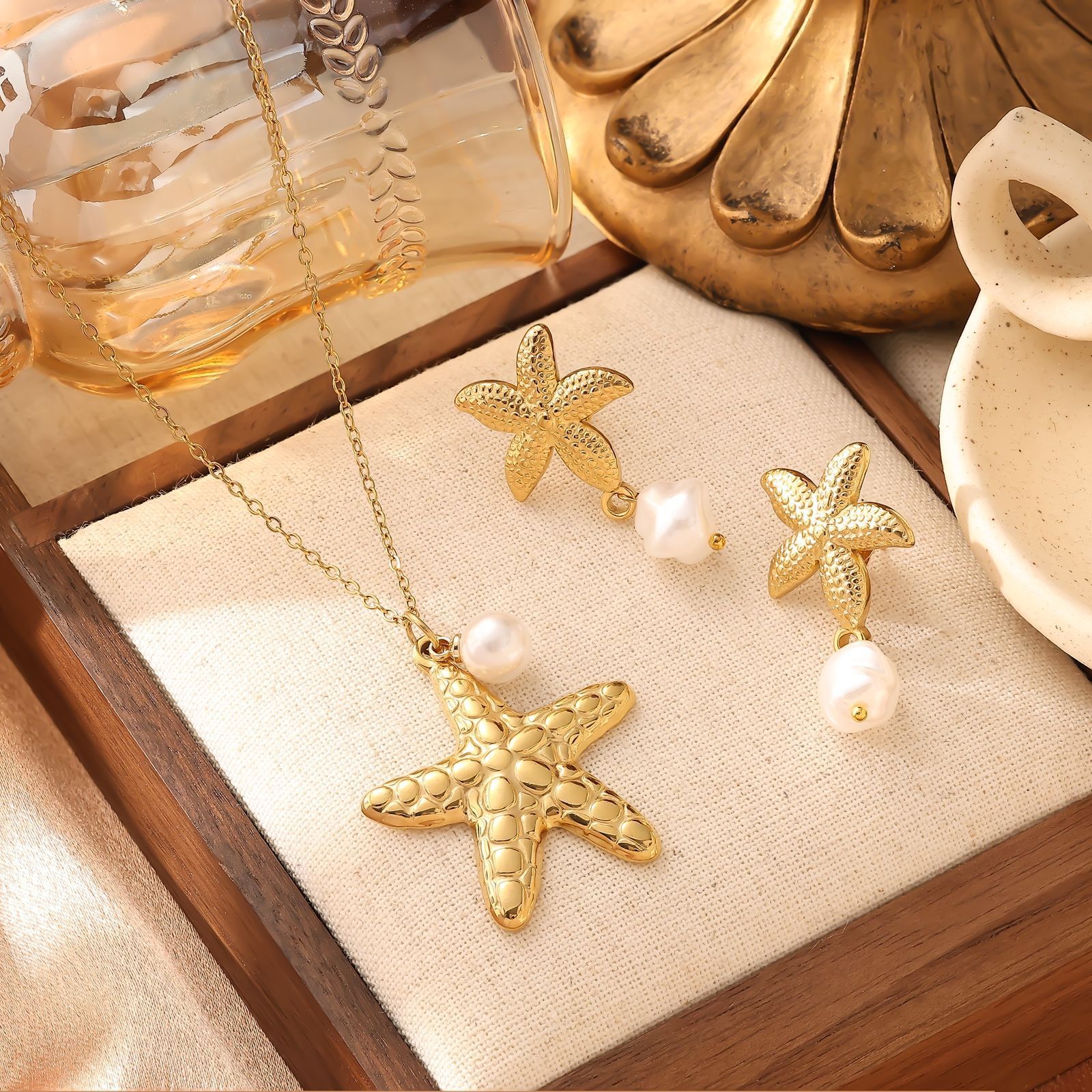 New Fashion Light Simple Commuter Inlaid Pearl Shell Shape Versatile Metal Earrings Necklace