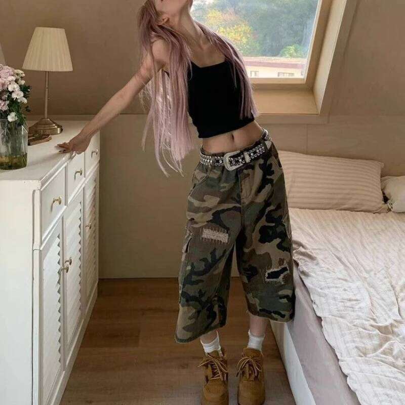 Large Size American Retro Ripped Patch Straight Camouflage Women Cropped Jeans Y2k Fashion Design Loose Casual Shorts Trendy