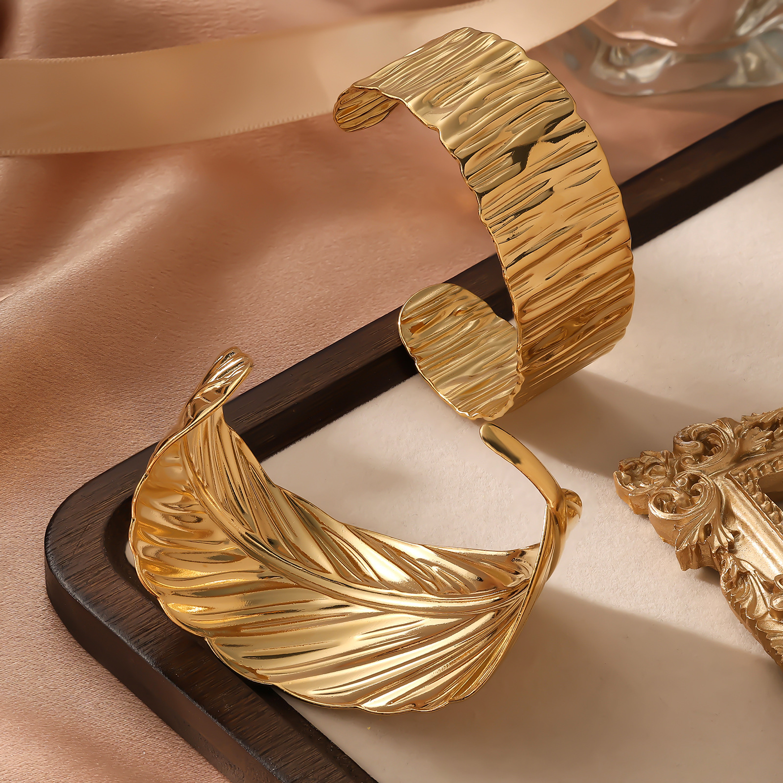 Design Fashion Elegant Women Metal Texture Leaf Bracelet Ring Jewelry Set