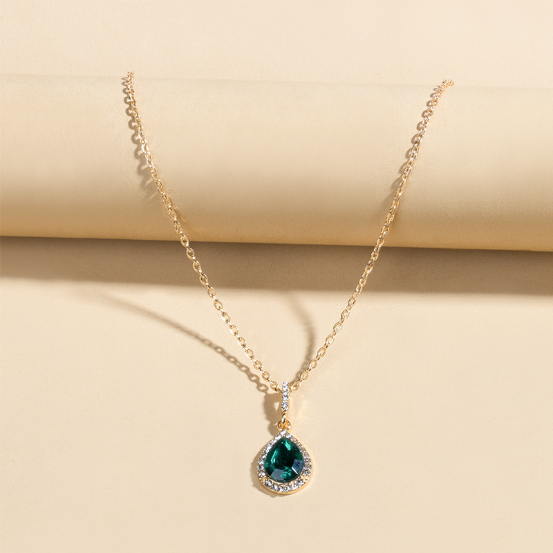 New European and American Style Vintage Collarbone Necklace with Emerald Green Drop shaped Crystal Pendant for Women