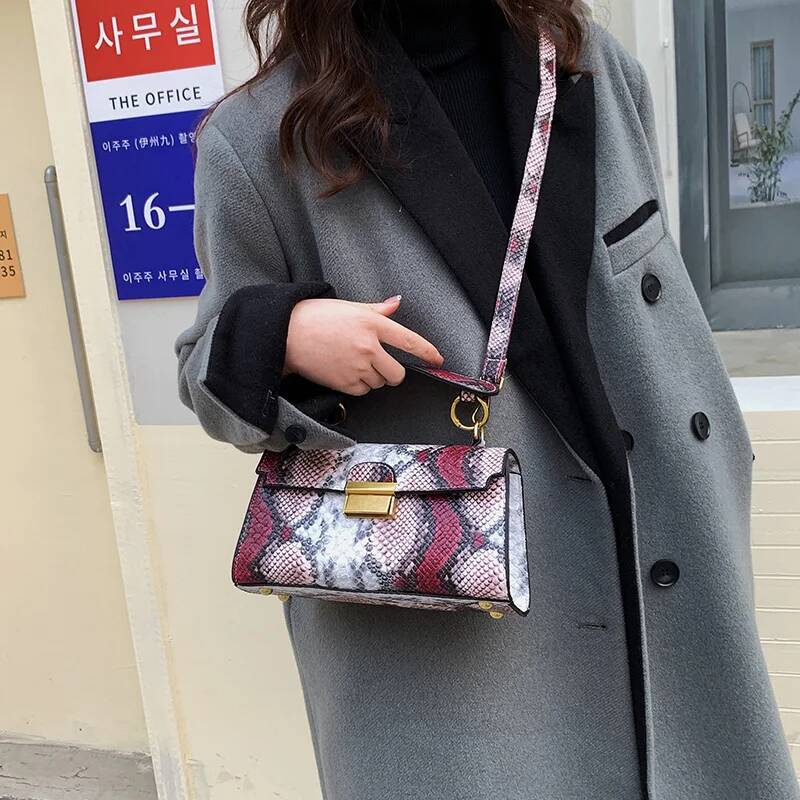 2025 New Handbag Designer Women's Serpentine Leather Crossbody Bag Fashion Small Shoulder Bag Square Trendy Shoulder Bag 3