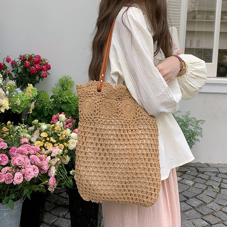 designer Casual Vacation Beach Large Capacity Tote Bag Stylish Versatile Woven Hollow Out Trendy Shoulder Bag Tote Bag Large Bag