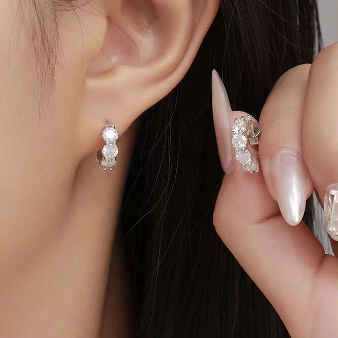 Light Luxury Personality Design S925 Sterling Silver 0.3Carat 4MM Moissanite Earrings Fine Jewelry Women C Shaped Stud Earrings