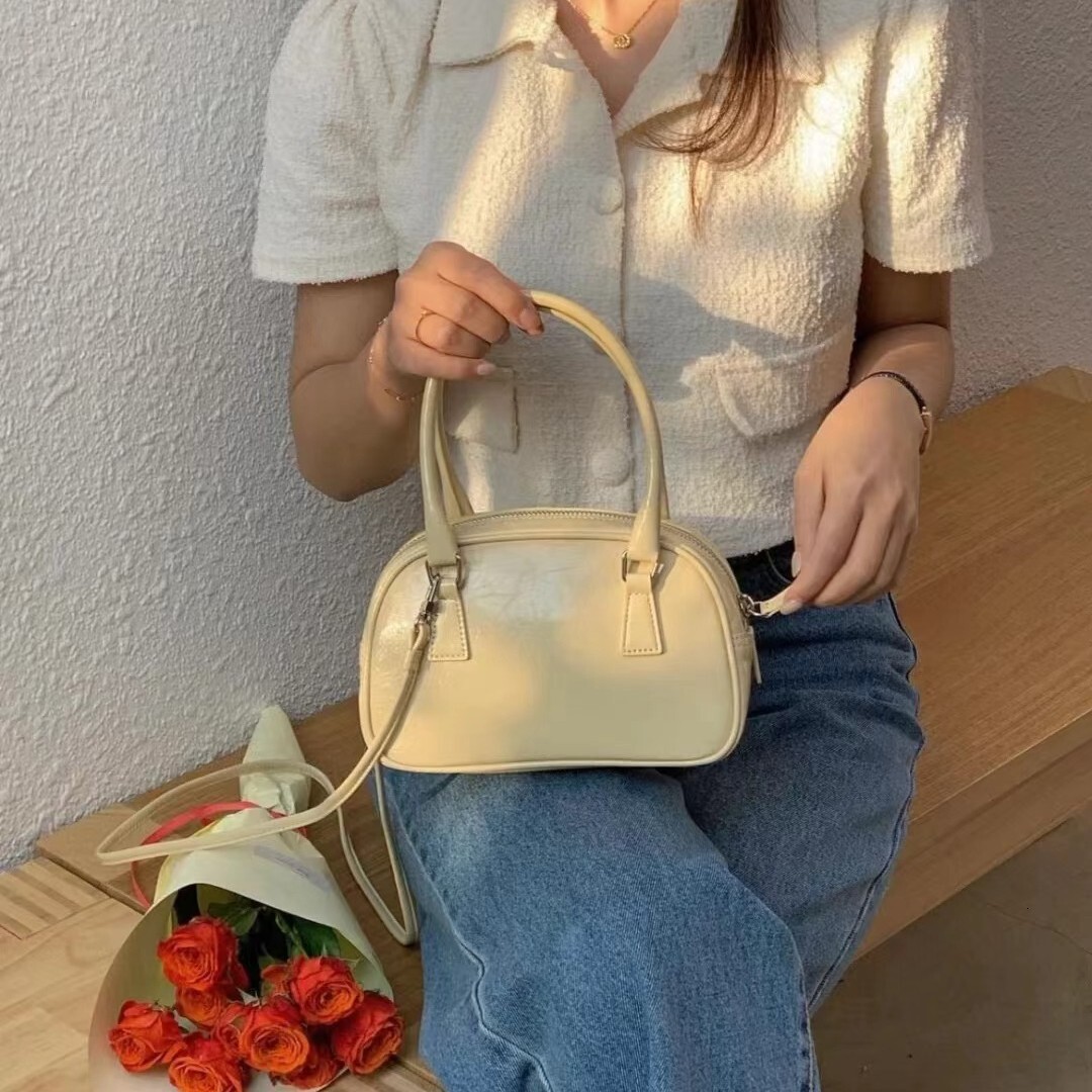designer Korean 2025 New Niche Handheld Small Square Bag for Women Exquisite Versatile Crossbody Bowling Bag Boston Pillow Bag