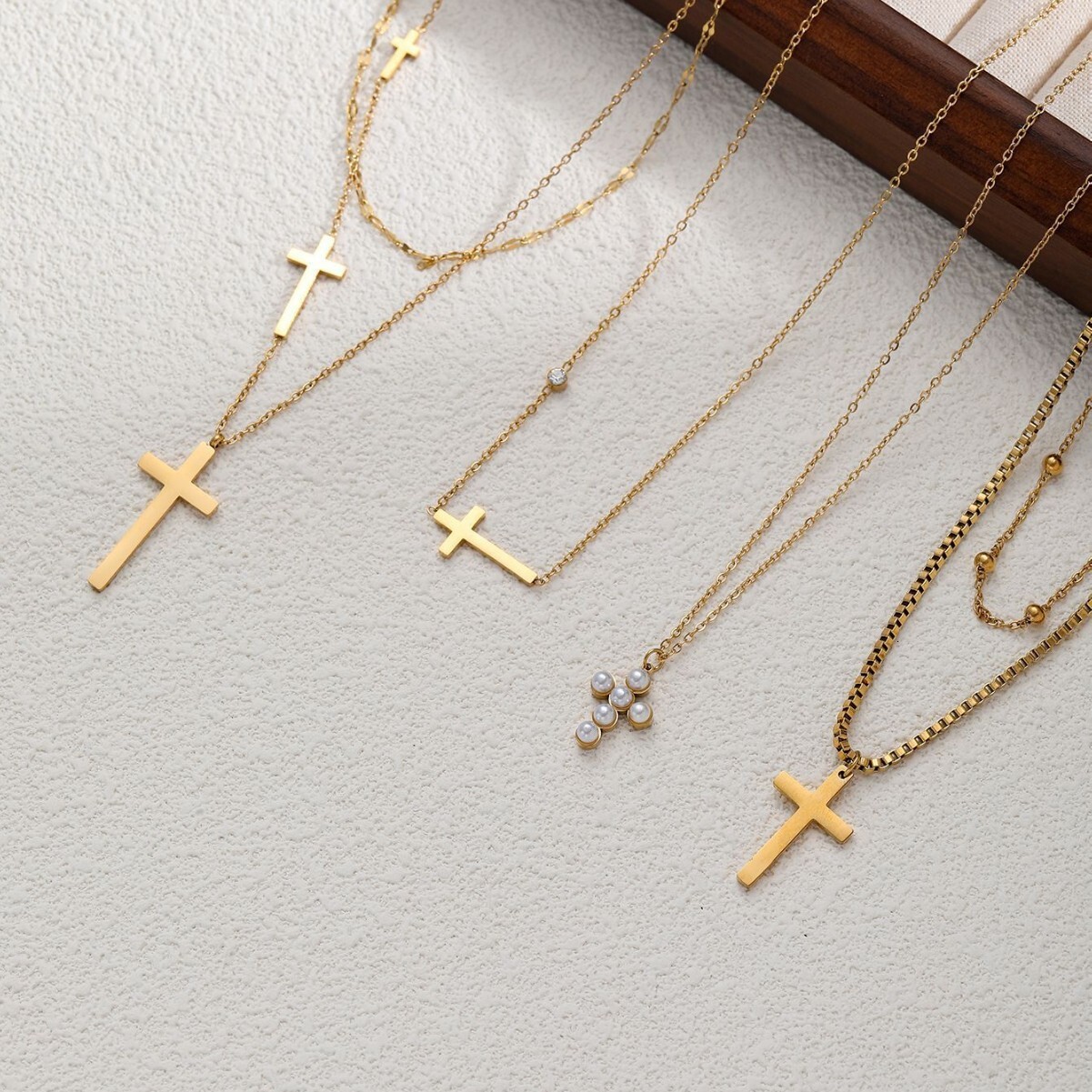 Design Sense Internet Celebrity Minimalist Style High-end Collarbone Chain Trend Titanium Steel Non-fading Three-layer Cross Necklace for Women