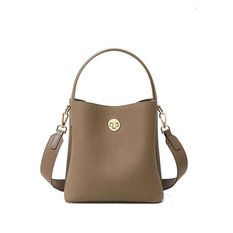 Designer Bag Elegant Retro Hand Carried Water Bucket Top Layer Cowhide Multi Layered Strap Lock Tote Single Shoulder Cross Body