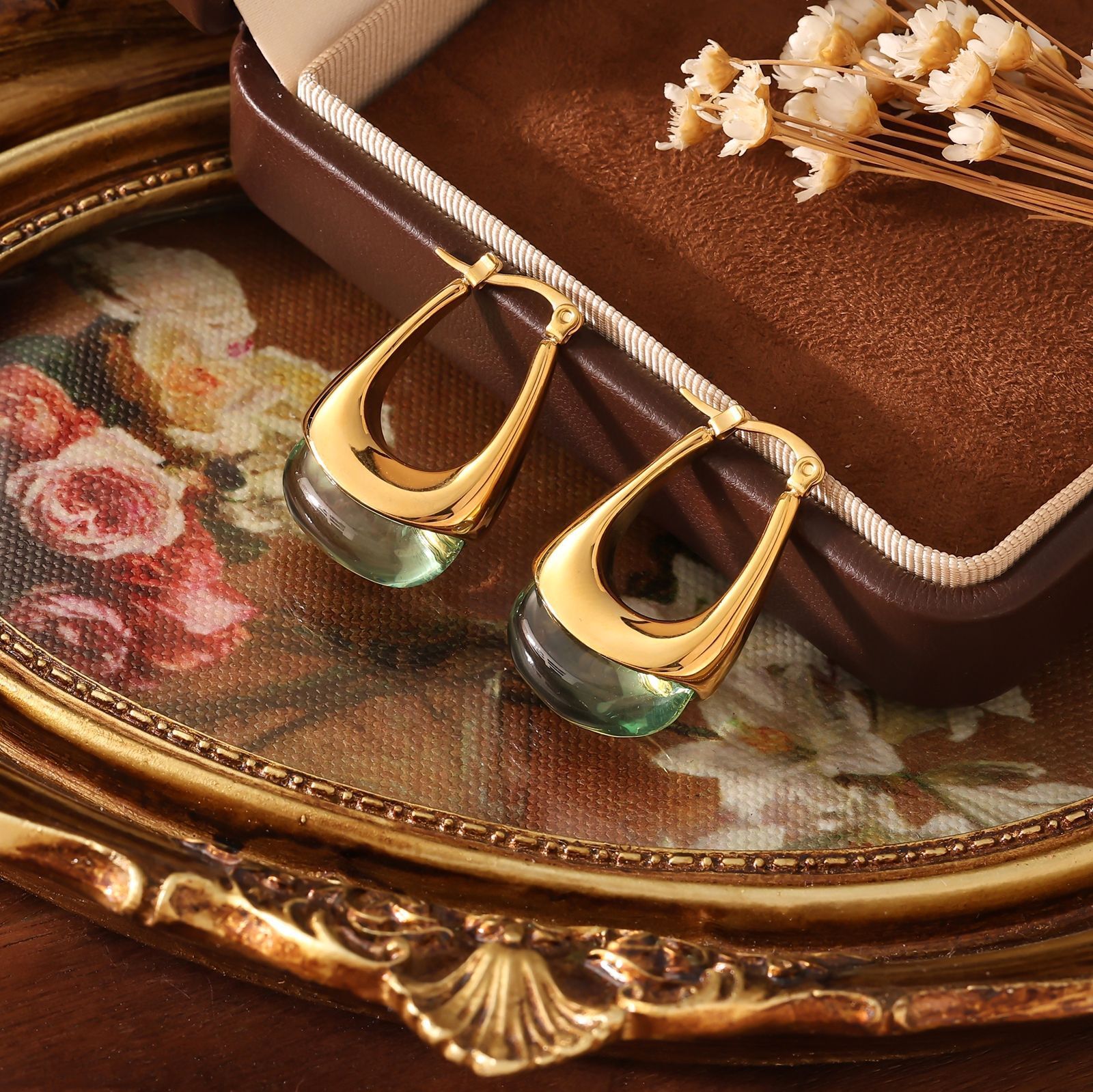 Natural Tiger Eye Stone Horseshoe Art Earrings for Women, Niche Design with a Sense of Sophistication and Elegant Ear Cuffs