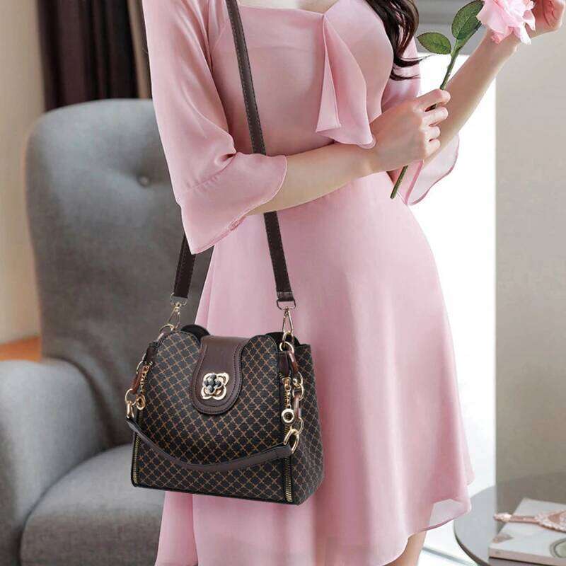 New Women Handbag Design Bucket Crossbody Flip Check Print Large Capacity Single Shoulder Straddle Bag