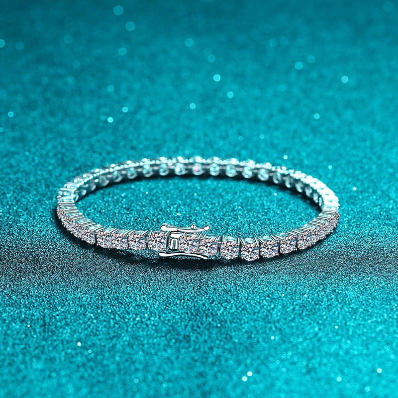 Chic Accessory Choice Premium Quality PT950 Plate Finish & High Clarity Moissanite Beads Adorning a Stylish Lady's Band