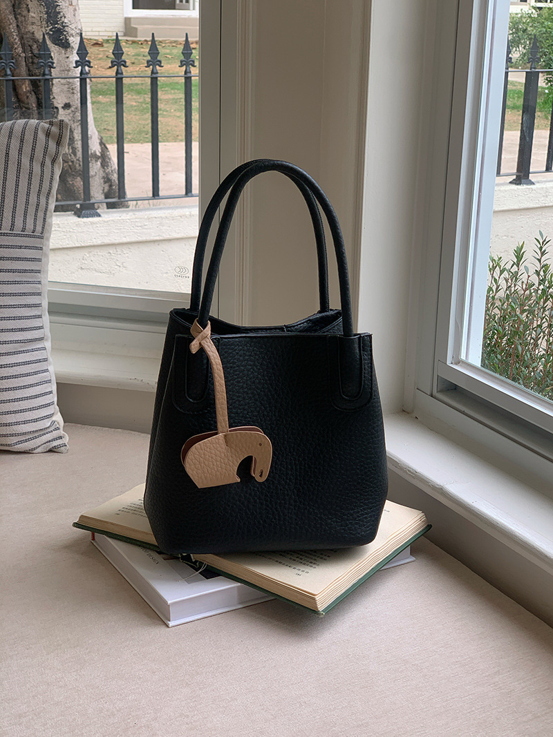 designer High-Quality Texture Large Capacity Bucket Bag for Women New 2025 Summer Niche High-End Lazy Commuter Shoulder Crossbody Bag