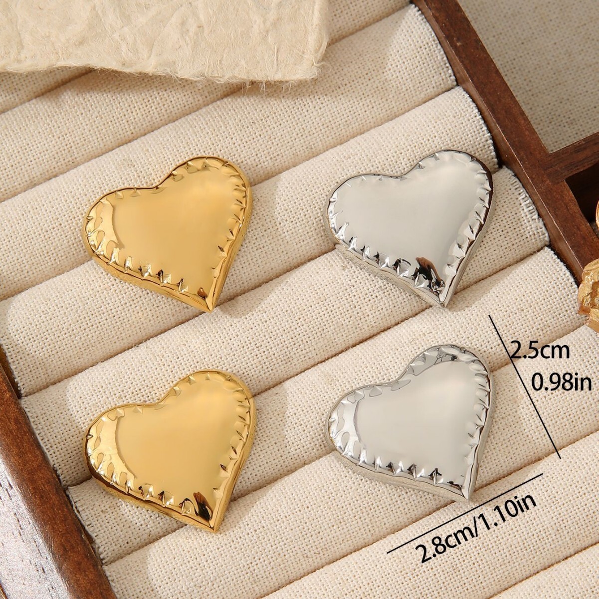 Fashion Titanium Steel Flower Earrings Light High-end Sense Women Gold-plated Hollow Non-fading Niche Metal Ear Jewelry