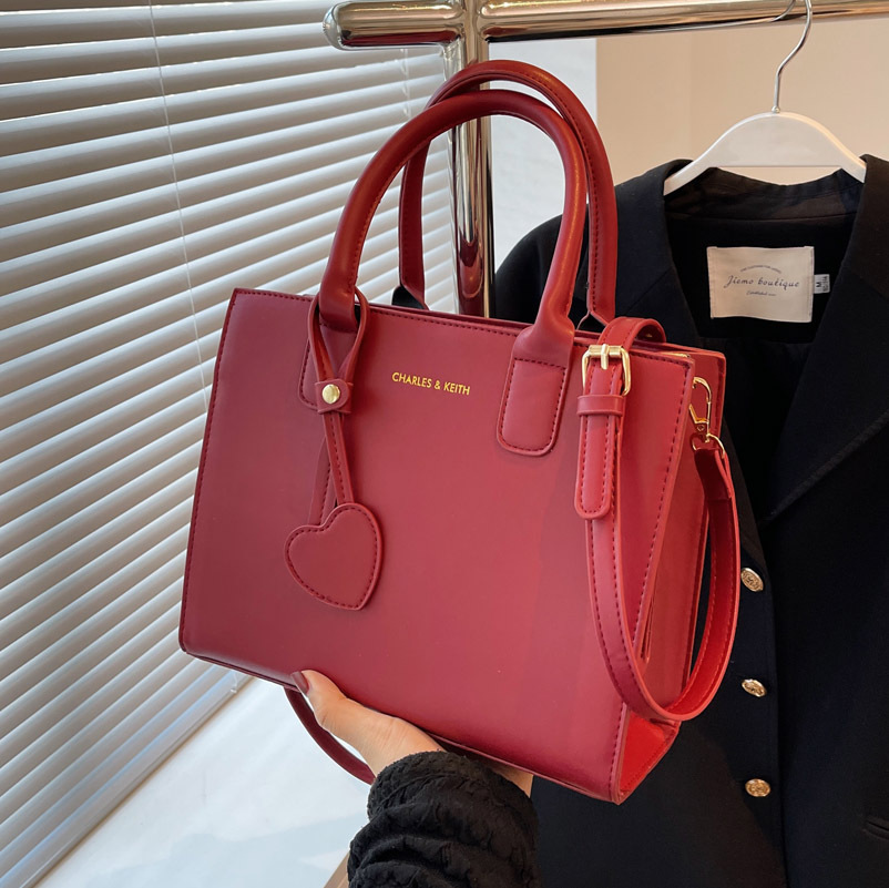 designer Wedding Bag Feel Crossbody Small Bag Women's Bag 2024 New Bridesmaid Bag Handheld Small Bag Red Wedding Bride Bag