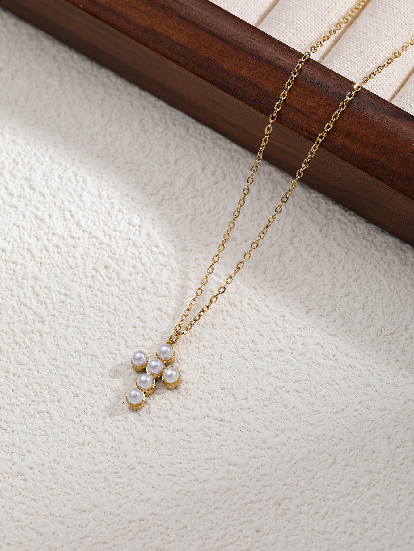 Design Sense Internet Celebrity Minimalist Style High-end Collarbone Chain Trend Titanium Steel Non-fading Three-layer Cross Necklace for Women