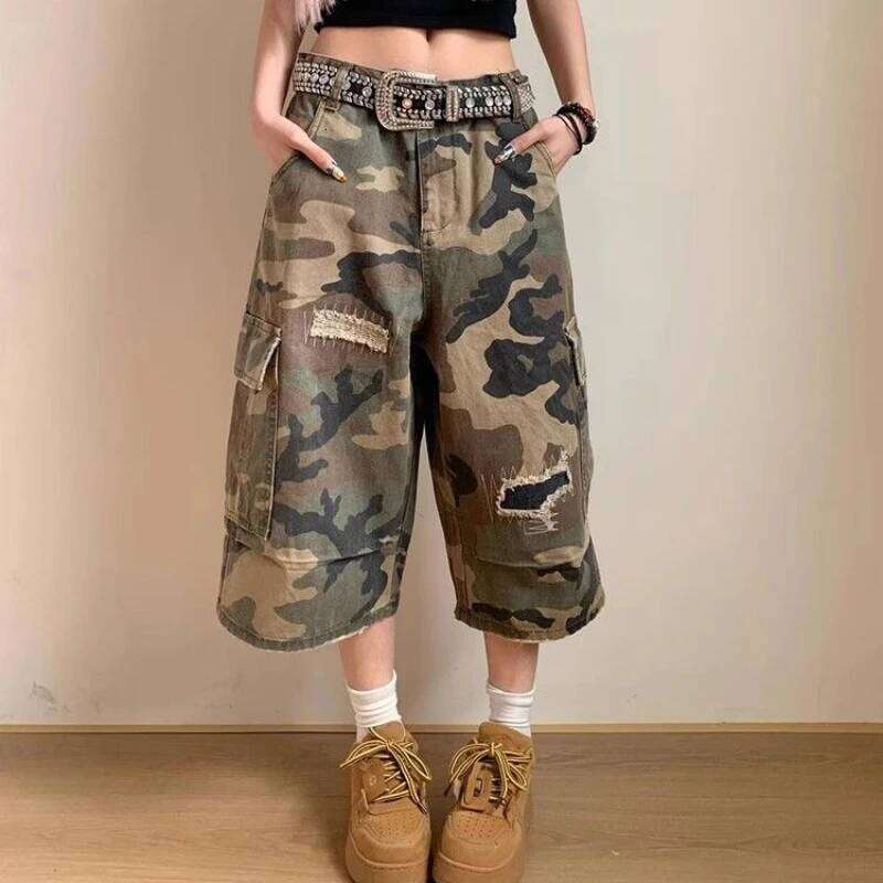 Large Size American Retro Ripped Patch Straight Camouflage Women Cropped Jeans Y2k Fashion Design Loose Casual Shorts Trendy