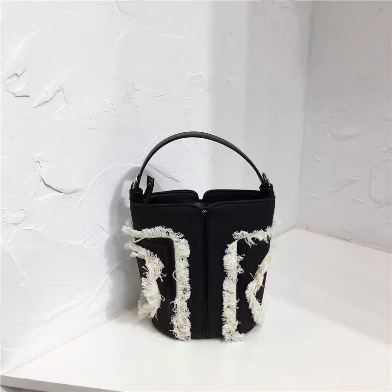 designer New Style High-End Fashionable Tassel Casual Chic Niche Denim Pleated Patchwork Handbag Crossbody Bag for Women