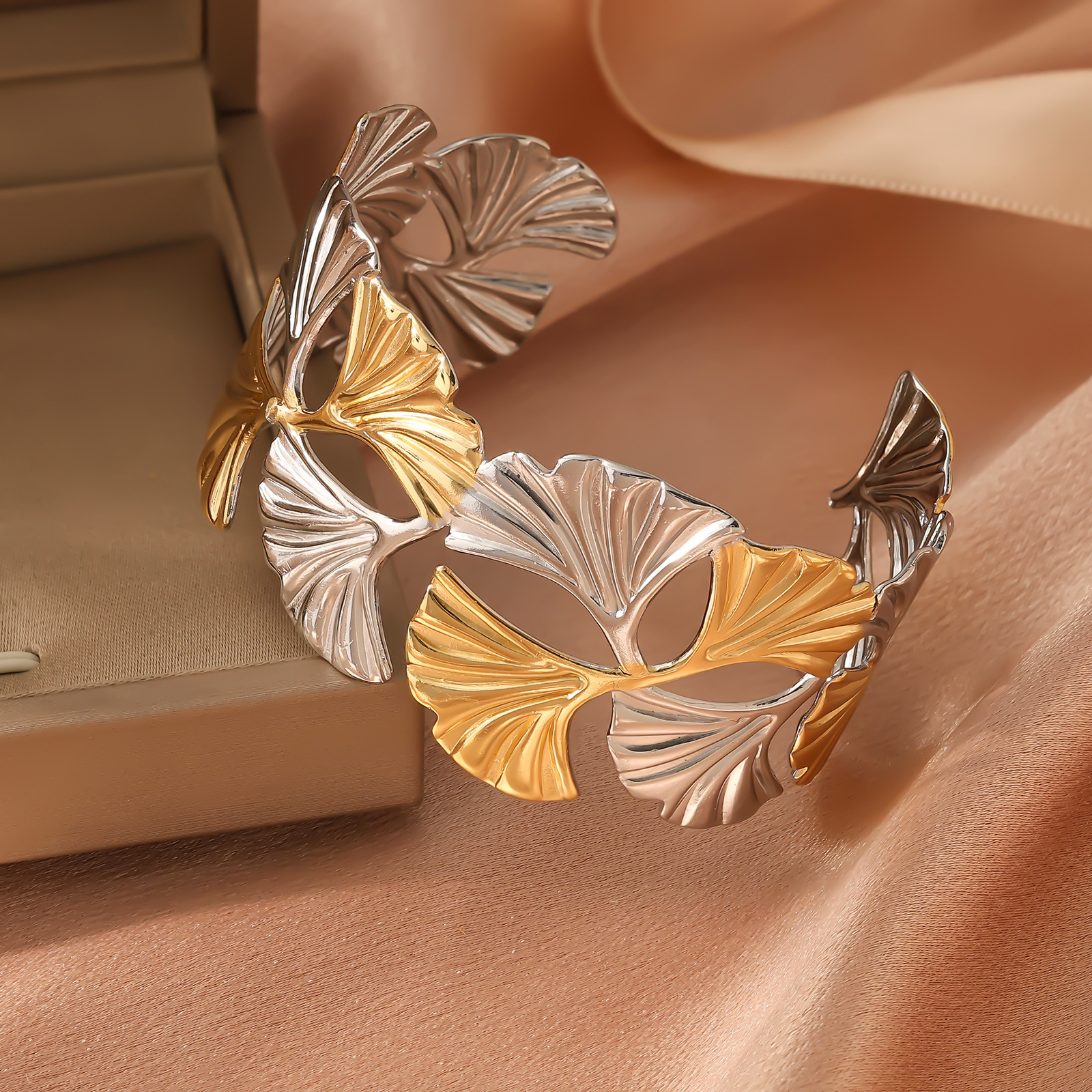 Hot Selling Stainless Open Oil Pressure Women's Fashion Arm Ring Titanium Plated Steel Bracelet Jewelry