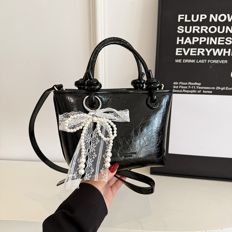 Cross border Korean fashion style women fashion s simple handbag new multifunctional leisure commuting designer women s shoulder bag